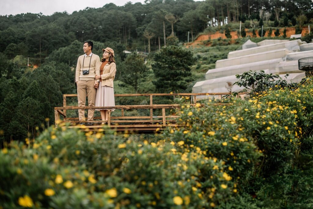 couple, flower background, flower wallpaper, countryside, nature, garden, beautiful flowers, tourists, flowers-6770226.jpg