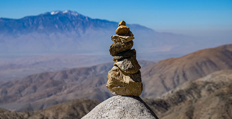 Vergroot je veerkracht door structuur, meditatie en zelfzorg te integreren in je dagelijkse routine.
