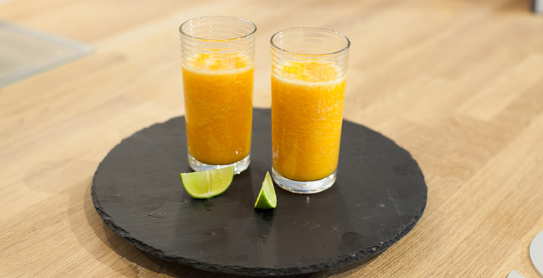 Gezond smoothie recept met mango, wortel en gember